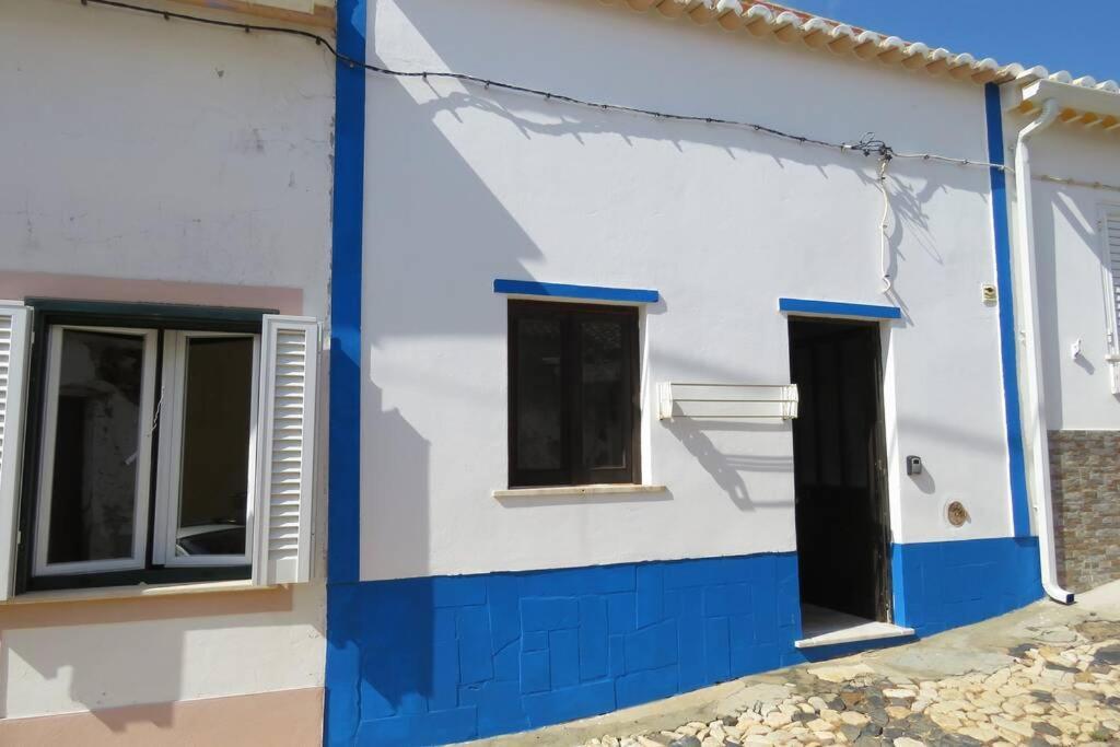 Вилла Casinha De Aldeia No Coracao Da Costa Vicentina Вила-ду-Биспо Экстерьер фото
